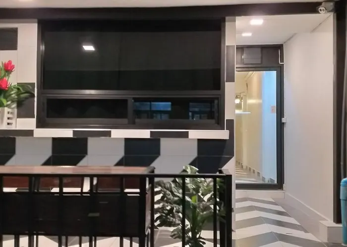 Benjamas Hostel *