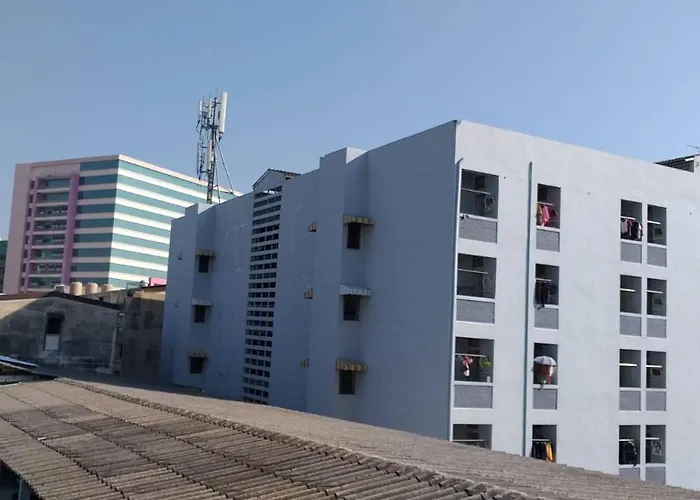 Benjamas Hostel *